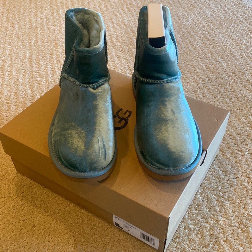 Ugg classic mini velvet